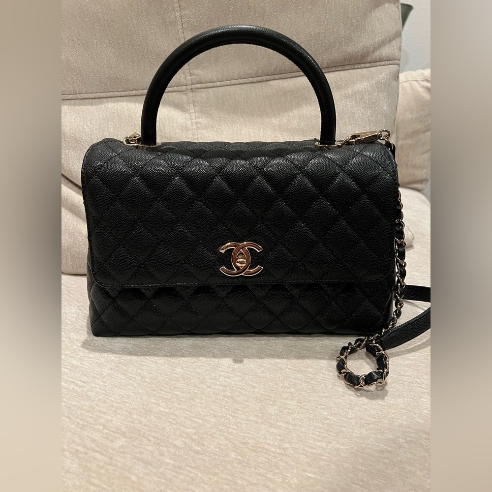 🚨SOLD🚨Coco Top Handle Excellent Condition Authentic size medium microchipped